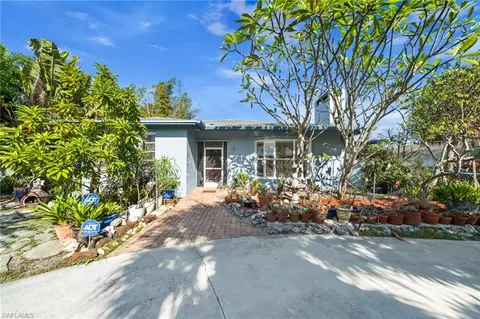 813 105th Ave N, Naples, FL 34108