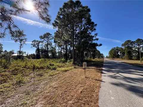 1136 Dutchess St E, Lehigh Acres, FL 33974 photo 4