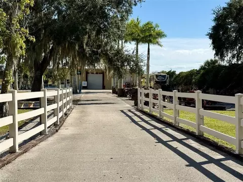 Exterior - 3342 County Road 721 Loop, Moore Haven, FL 33471 photo 5 of 20