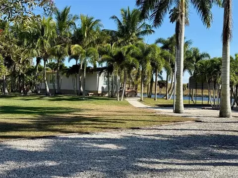 Exterior - 3342 County Road 721 Loop, Moore Haven, FL 33471 photo 6 of 20