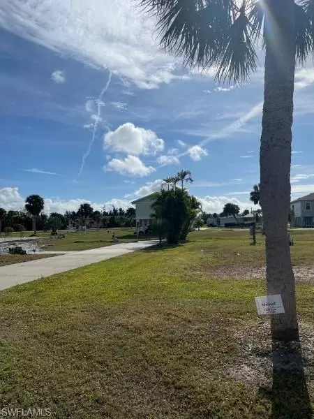 13651 Sora Dr, Fort Myers, FL 33908