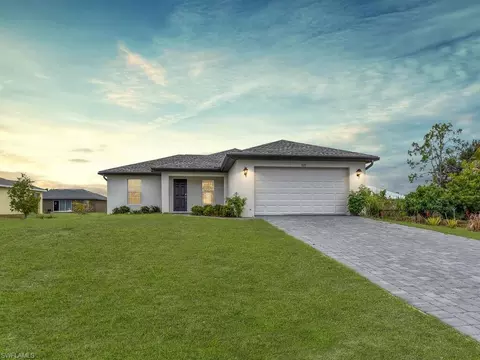 820 NE 44th Ln, Cape Coral, FL 33909