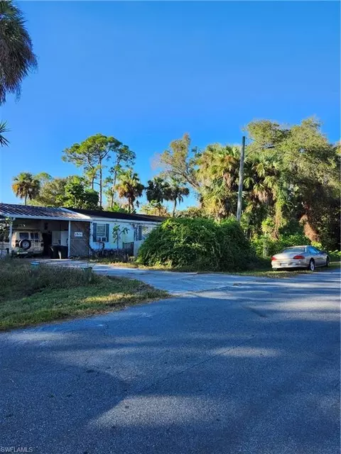 2500 Gail Helen Ct, North Fort Myers, FL 33917
