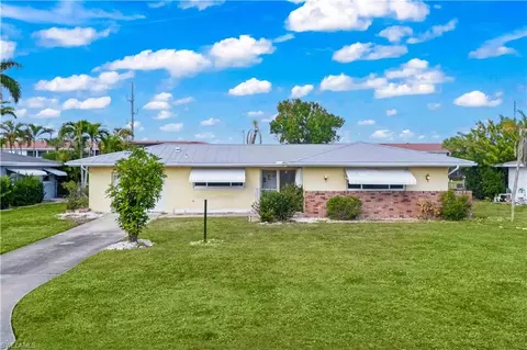 215 Santa Monica Ct, Cape Coral, FL 33904
