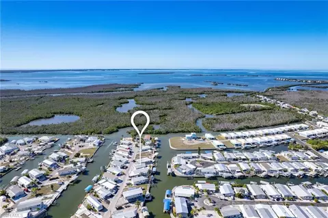 3904 Dewberry Ln, Saint James City, FL 33956