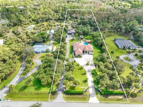 214 9th St NW, Naples, FL 34120