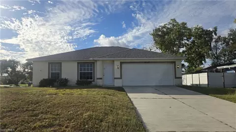 904 NE 5th Pl, Cape Coral, FL 33909