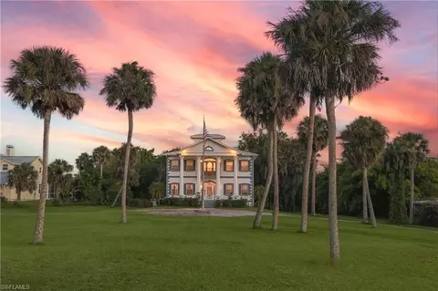 21810 Pearl St, Alva, FL 33920
