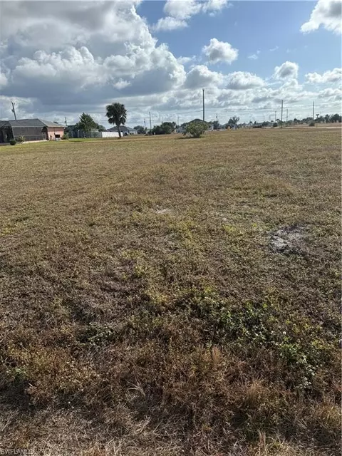 2106 NE 17th Ter, Cape Coral, FL 33909