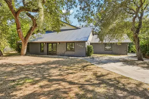 7280 Pelas Cir, North Fort Myers, FL 33917