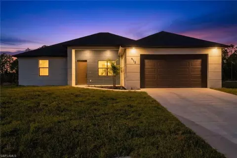 913 Oak Ave, Lehigh Acres, FL 33972