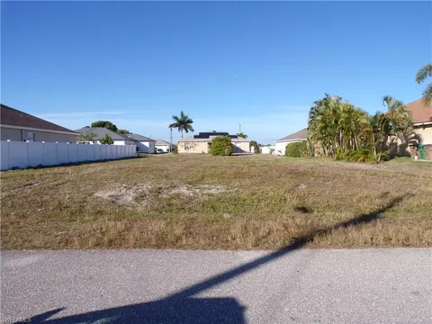 105 NW 9th Ter, Cape Coral, FL 33993