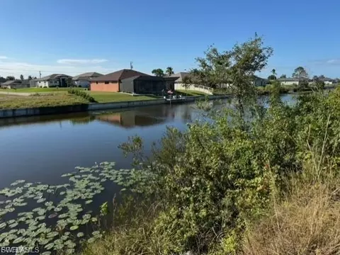 1016 NE 12th St, Cape Coral, FL 33909