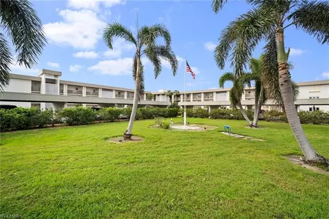 6102 Augusta Dr #302, Fort Myers, FL 33907