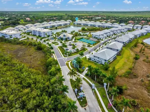 233 Indies Dr E #201, Naples, FL 34114