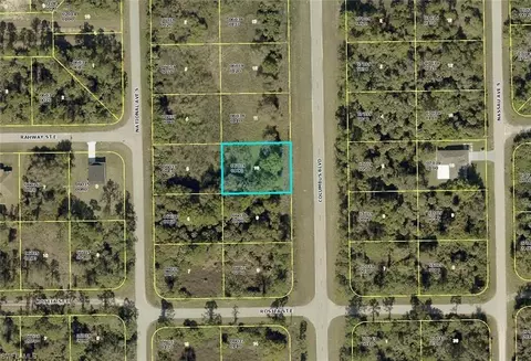148 Columbus Blvd S, Lehigh Acres, FL 33974