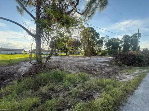 112 114 Gilbert Ave S, Lehigh Acres, FL 33973