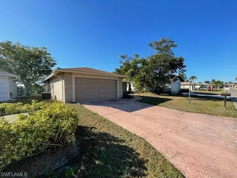 9761 Deerfoot Dr, Fort Myers, FL 33919