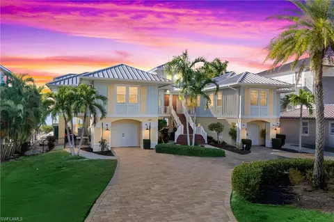 12271 Shoreview Dr, Matlacha, FL 33993
