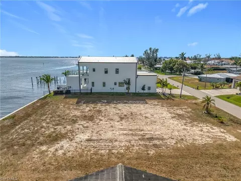 5827 SW 1st Ave, Cape Coral, FL 33914