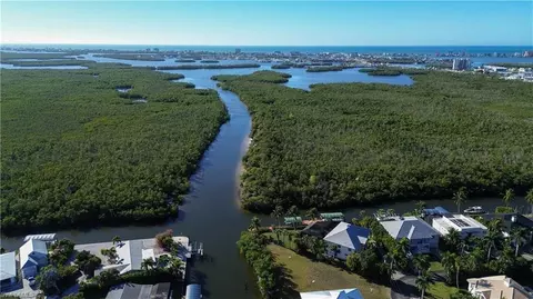 17740 Broadway Ave, Fort Myers Beach, FL 33931