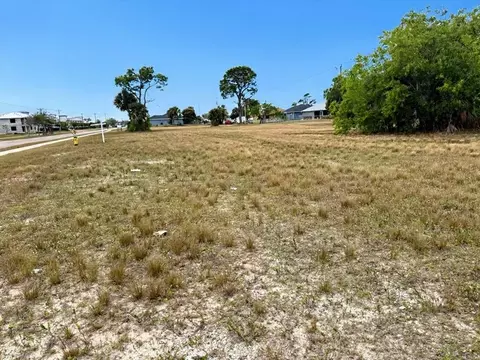 806 Skyline Blvd, Cape Coral, FL 33991