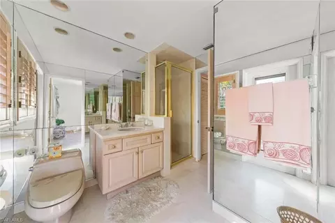 Bath - 16632 Captiva Dr, Captiva, FL 33924 photo 4 of 4