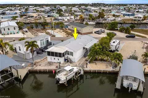 3811 Blueberry Ln, Saint James City, FL 33956