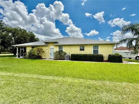 19933 Lake Vista Cir, Lehigh Acres, FL 33936