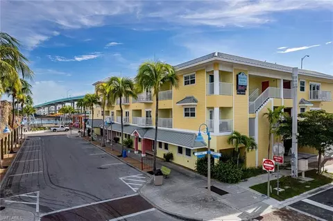 450 Old San Carlos Blvd #303, Fort Myers Beach, FL 33931