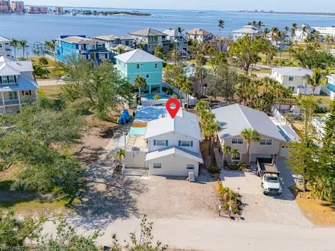 841843 South St, Fort Myers Beach, FL 33931
