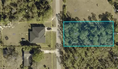 916 Canton Ave, Lehigh Acres, FL 33972