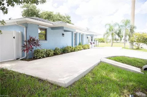 2828 Santa Barbara Blvd, Cape Coral, FL 33914