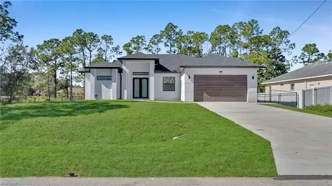 804 Oakridge Ave S, Lehigh Acres, FL 33974
