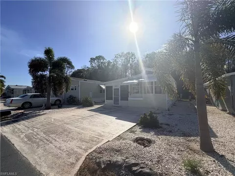 318 Fountain View Blvd, North Fort Myers, FL 33903