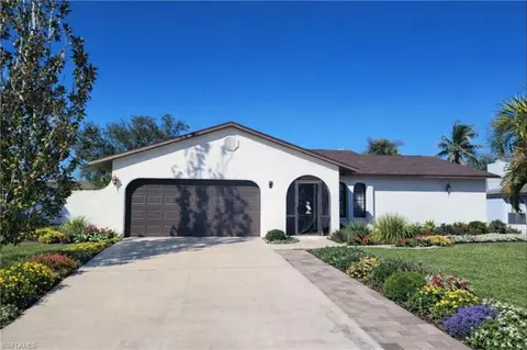 623 SE 31st Ln, Cape Coral, FL 33904