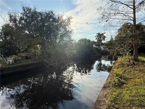 77 Oak St, North Fort Myers, FL 33903