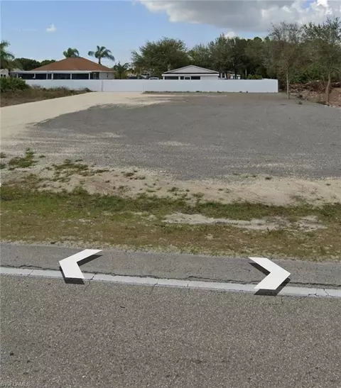 3914 8th St SW, Lehigh Acres, FL 33976