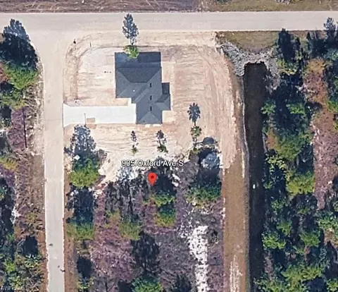 905 Oxford Ave S, Lehigh Acres, FL 33974