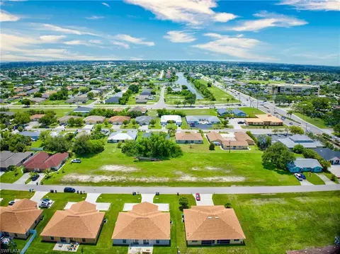 1302 SE 1216 1222 Se 8th Pl, Cape Coral, FL 33990
