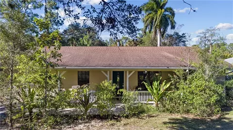 571 2nd St SE, Naples, FL 34117