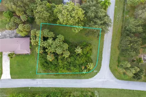 872 Geneva St, Lehigh Acres, FL 33974
