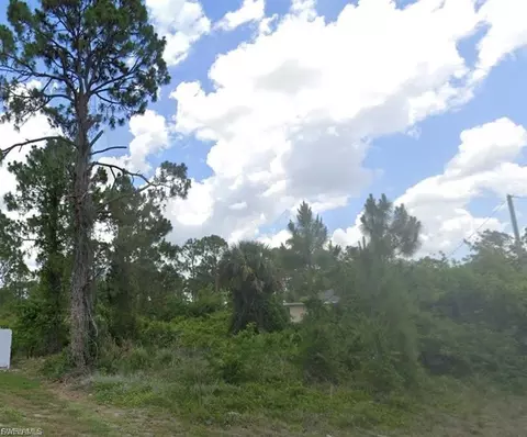 913 Kanuga St E, Lehigh Acres, FL 33974