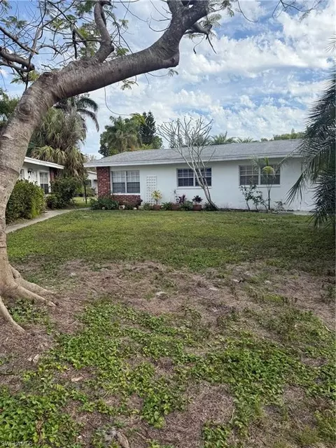 823 Courtington Ln #1, Fort Myers, FL 33919