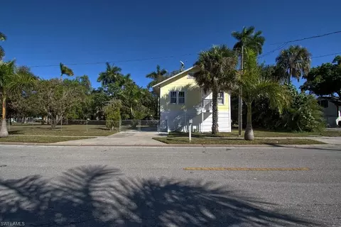 1615 Cranford Ave, Fort Myers, FL 33916