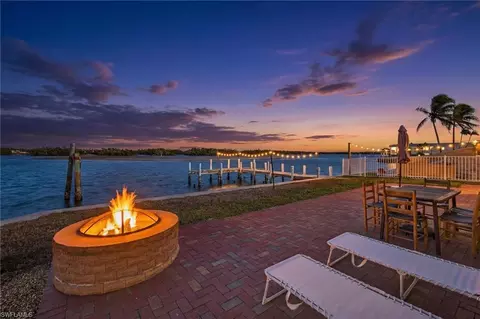 867 Oak St, Fort Myers Beach, FL 33931