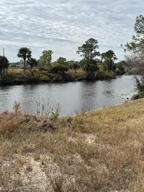2120 NE 43rd St, Cape Coral, FL 33909
