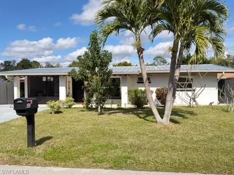 40 Victoria Dr, North Fort Myers, FL 33917