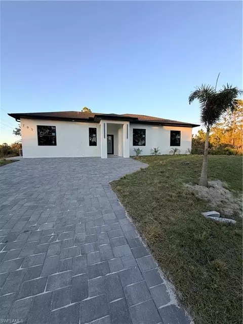 205 E 17th St, Lehigh Acres, FL 33972
