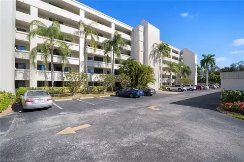 7406 Lake Breeze Dr #613, Fort Myers, FL 33907
